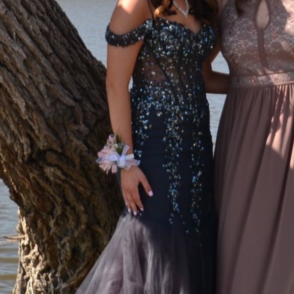 Gorgeous Jovani Prom Dress size 6 - Picture 4 of 11